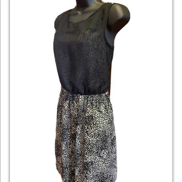 Flirty Black & White Summer Dress - Picture 3 of 10